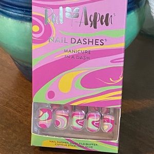 Red Aspen Nail Dashes “Groovy Gal, Sal”